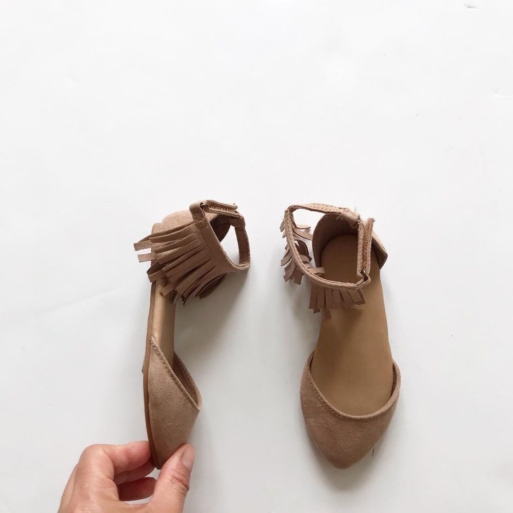 Old Navy faux suede nude fringe sandals EUC size 8